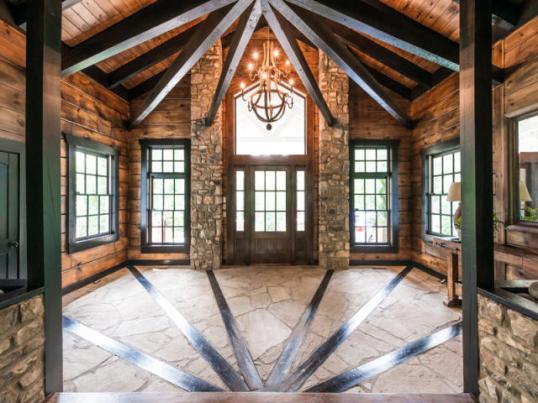 Wood.  On.  The.  Walls.  And notice how the inlayed starburst pattern mirrors the beams on the ceiling.  How does this NOT turn everyone on?